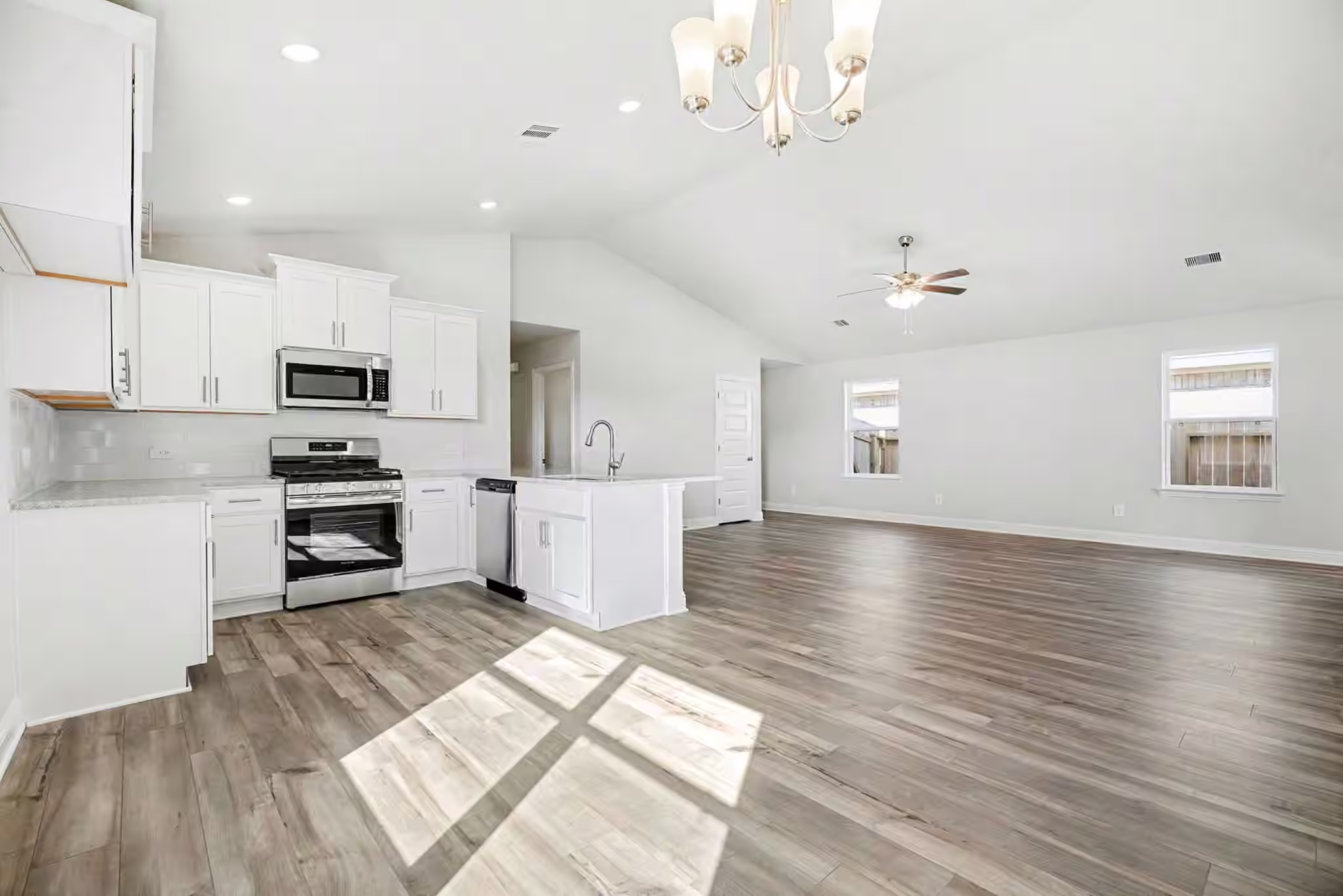 Photo 5 of 4401 West Bayou Maison Circle, Dickinson, TX
