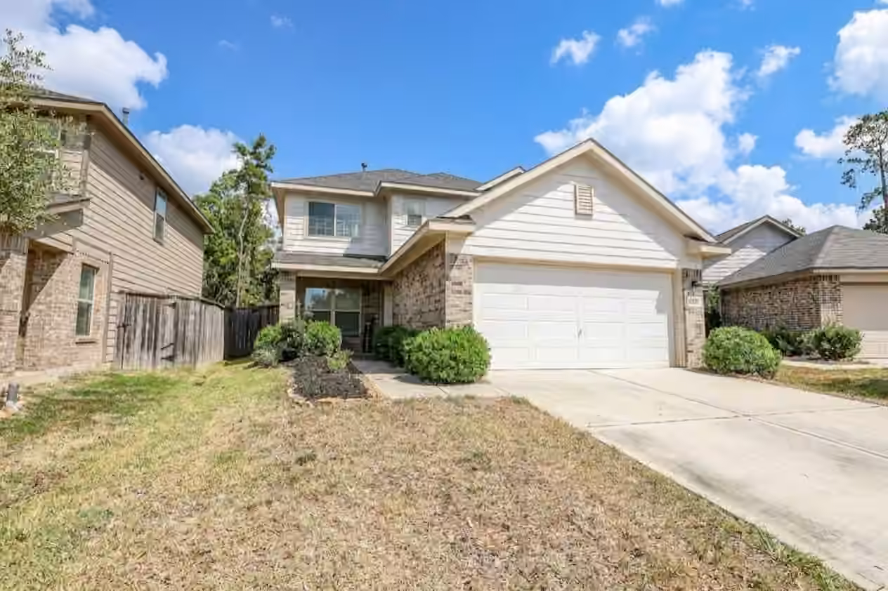 Photo 2 of 1304 Winding Willow Drive, Pinehurst, TX