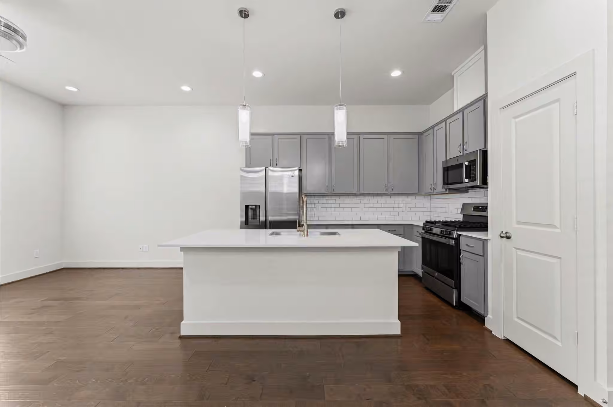 Photo 7 of 4163 Griggs Road, Houston, TX