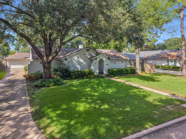 Photo 2 of 11418 Valley Stream Drive, Houston, TX 77043