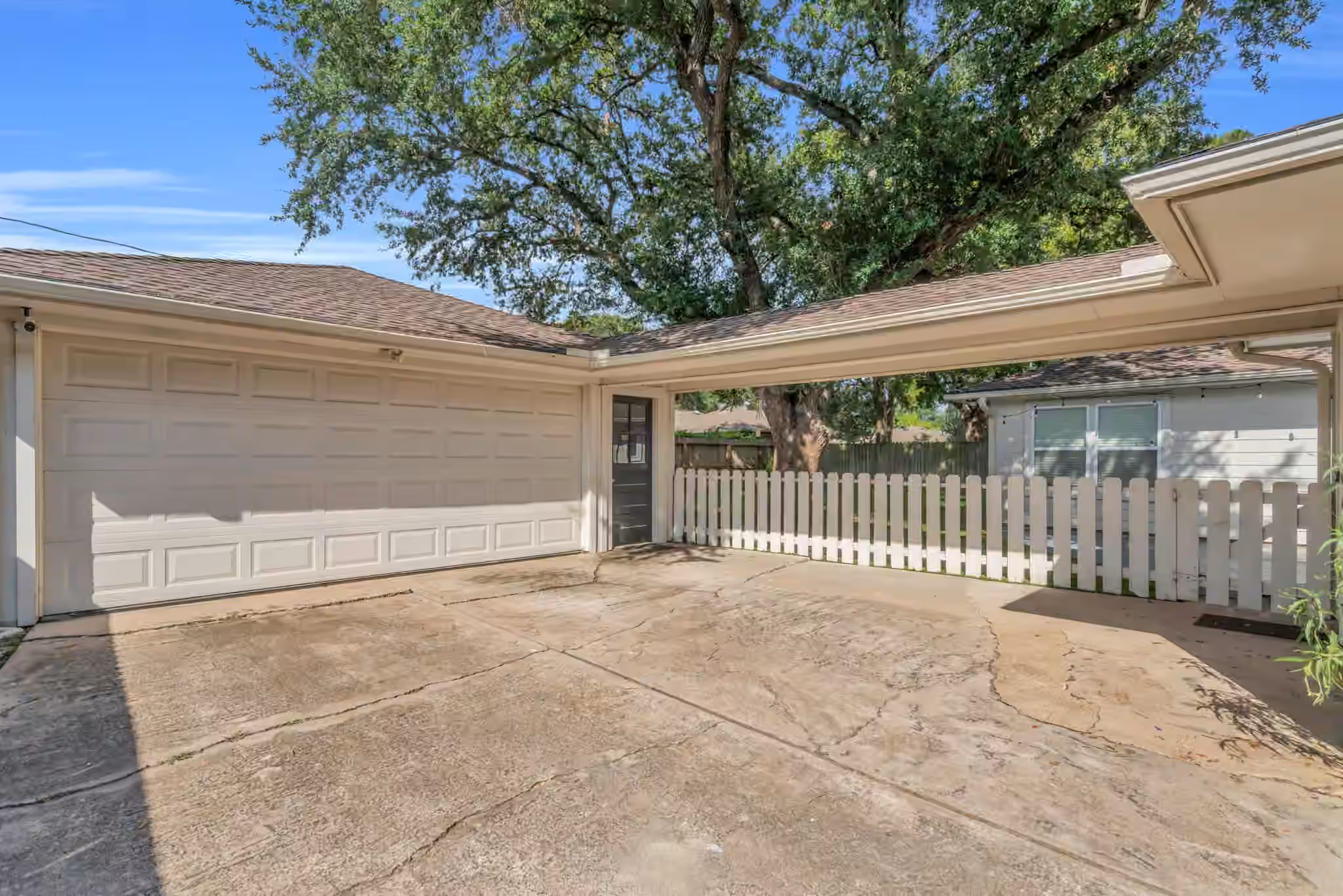 Photo 3 of 11418 Valley Stream Drive, Houston, TX 77043