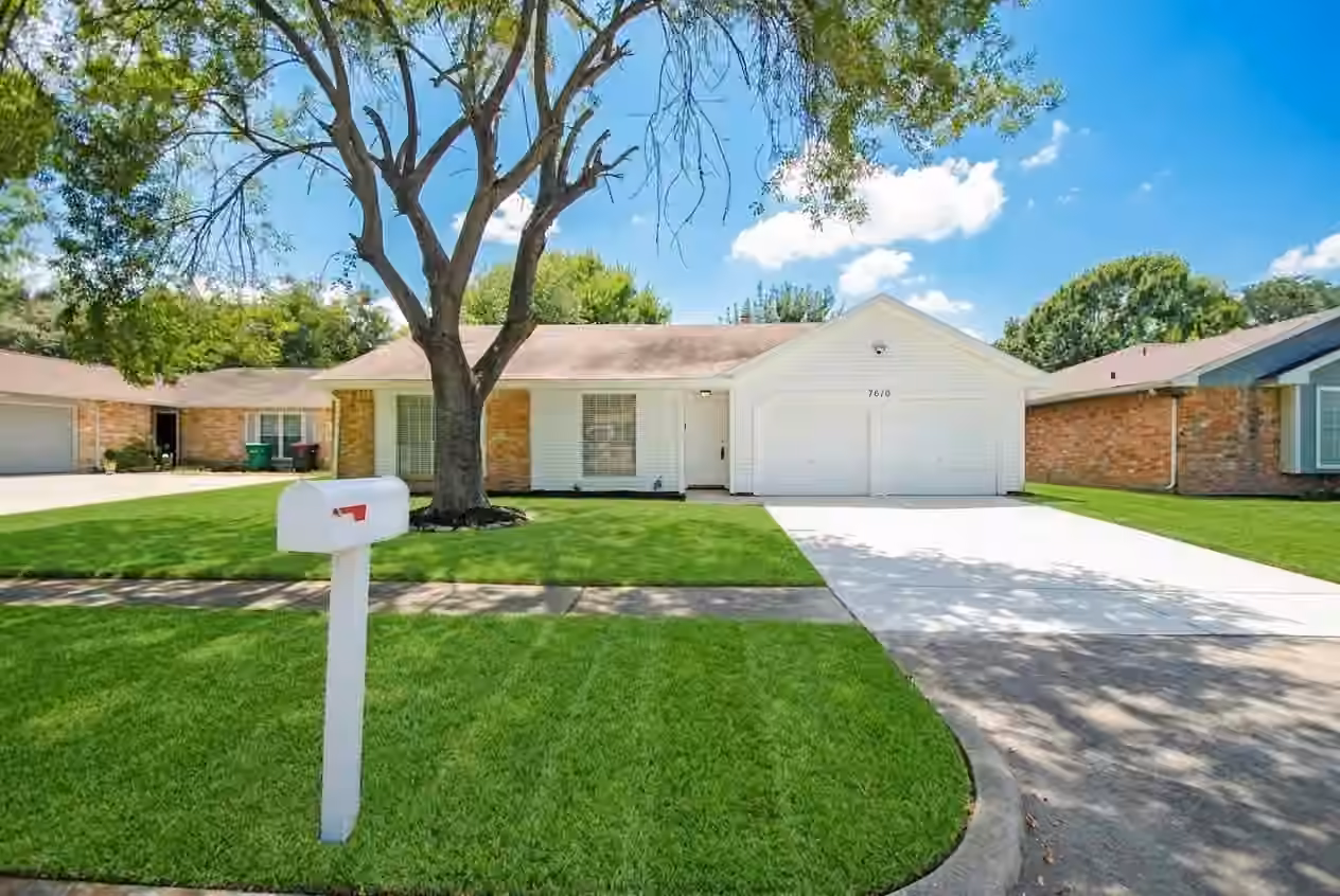Photo of 7010 Tara Drive, Richmond, TX 77469