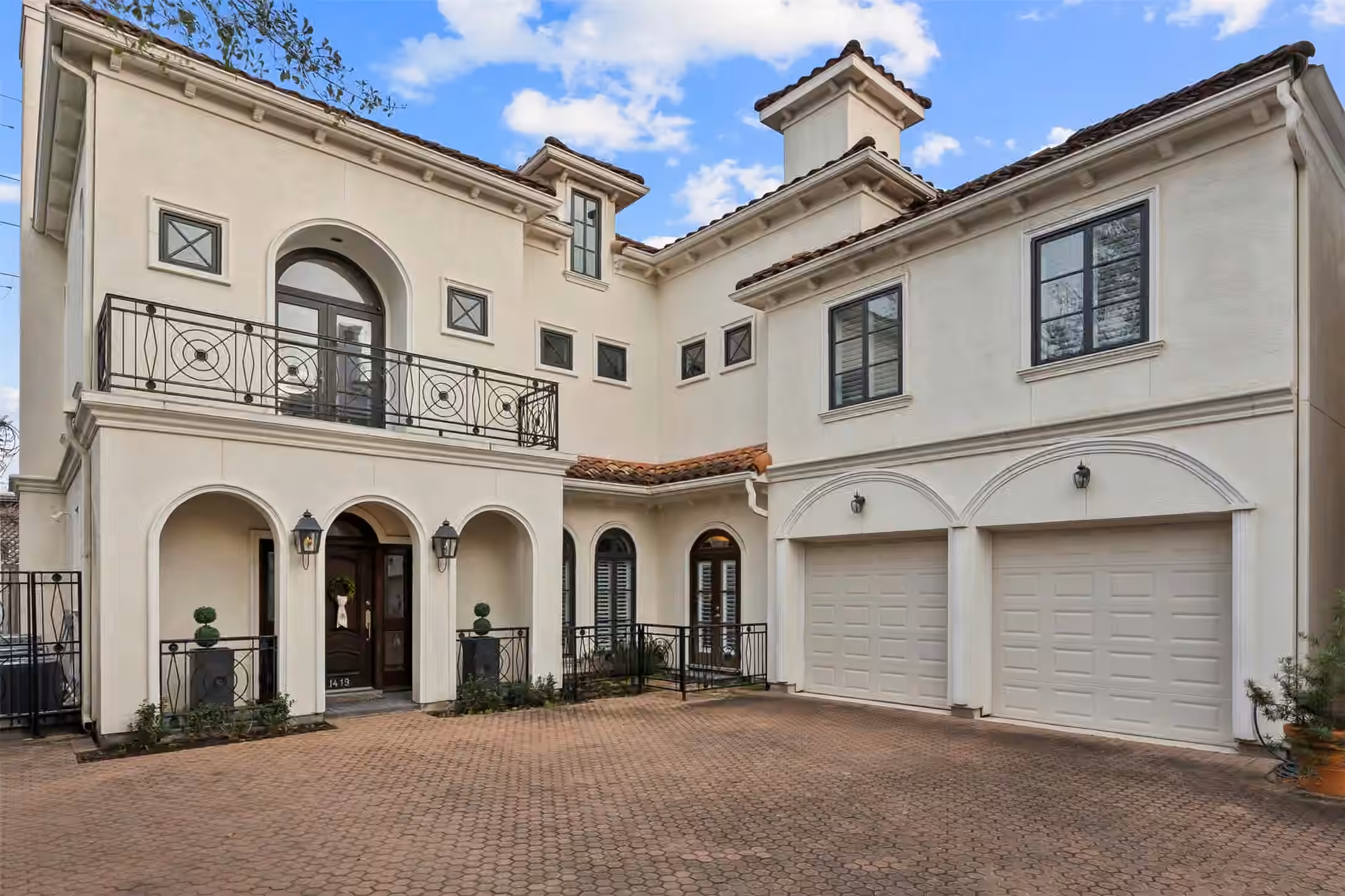 Photo of 1419 Nantucket Drive, Houston, TX 77057