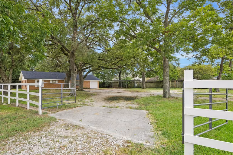 Photo of 5615 Spring Cypress Road, Spring, TX 77379