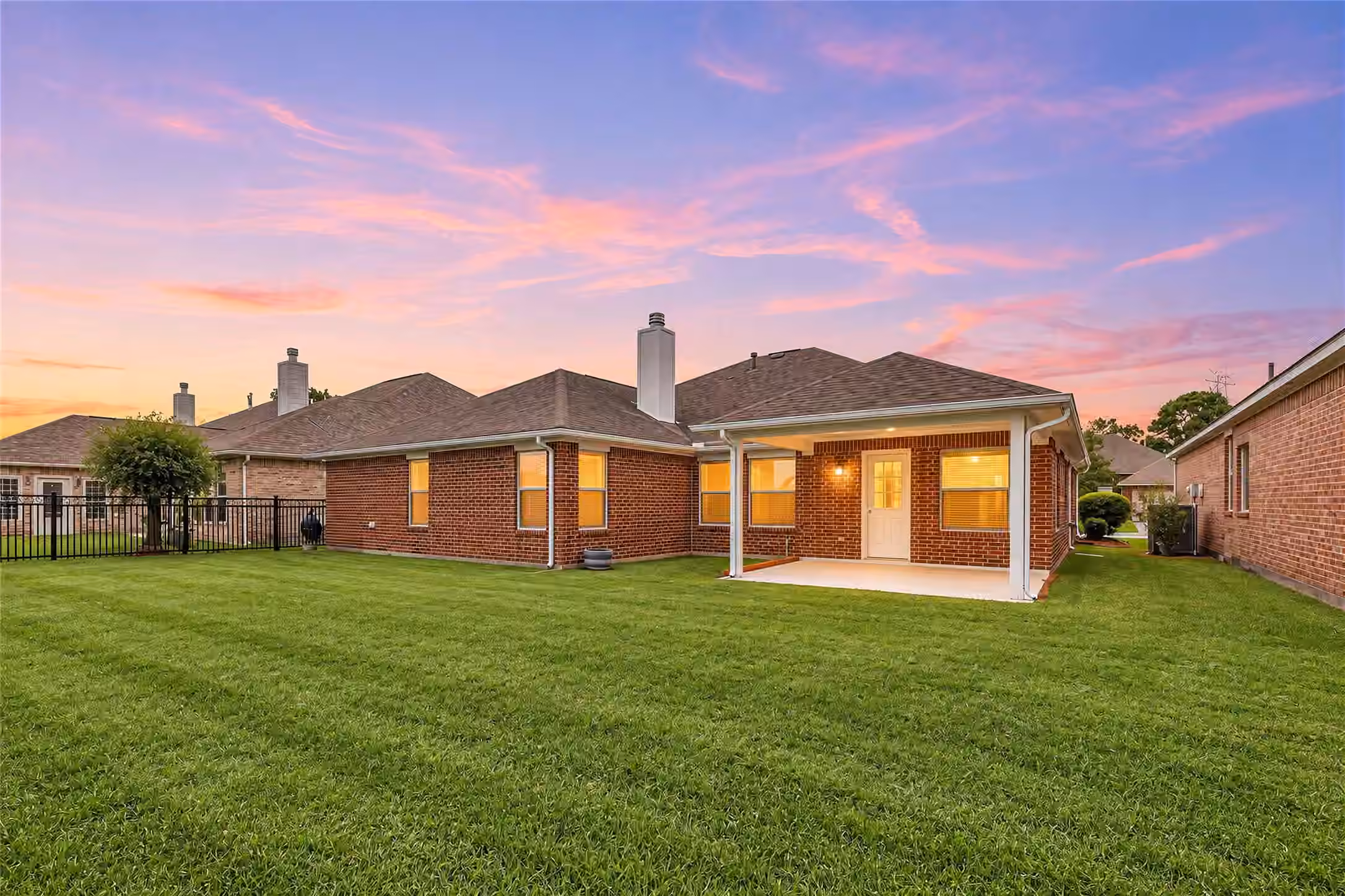 Photo 2 of 7727 Heron Lakes Drive, Houston, TX 77064