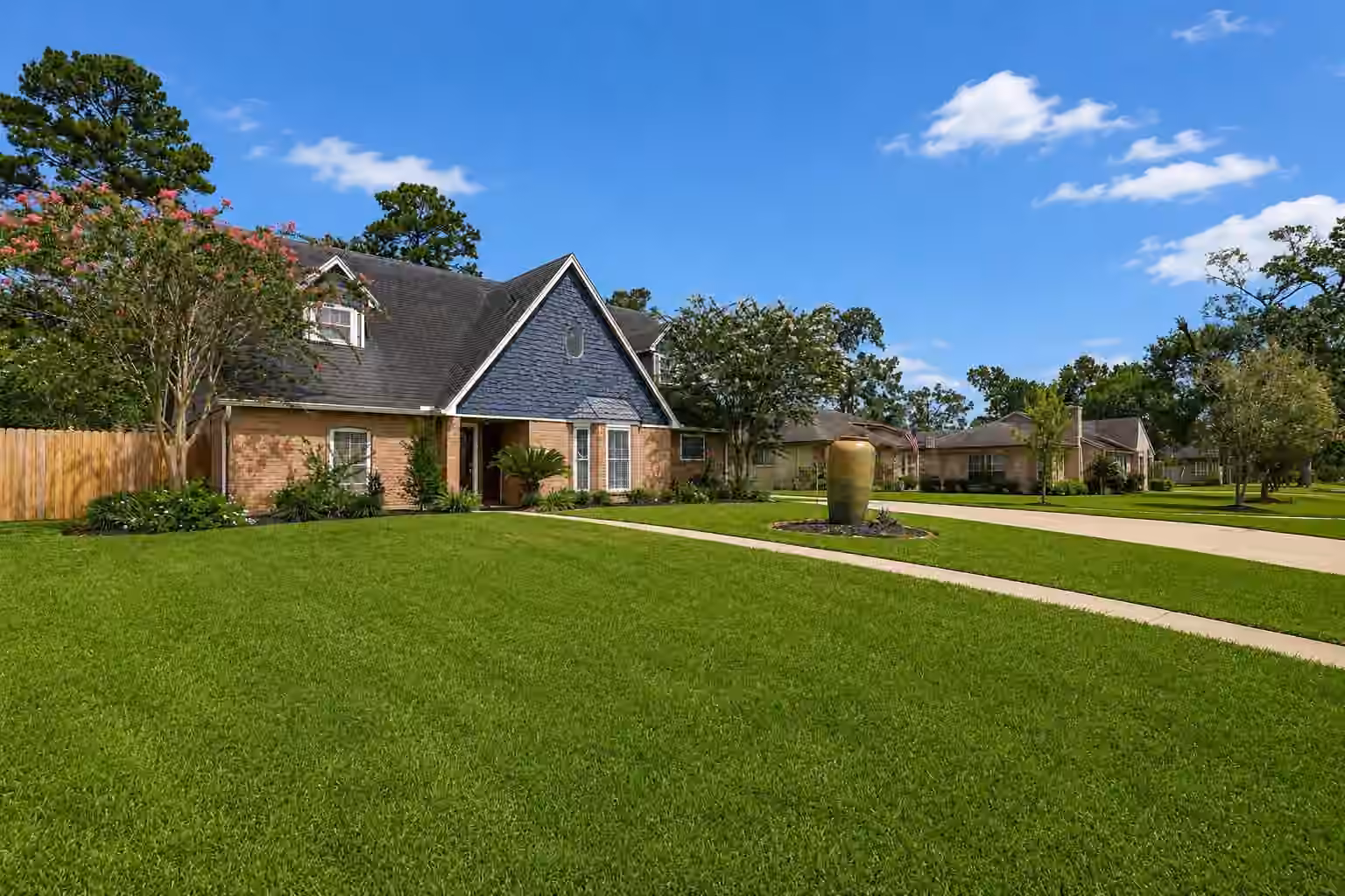 Photo 2 of 614 S Diamondhead Boulevard, Crosby, TX