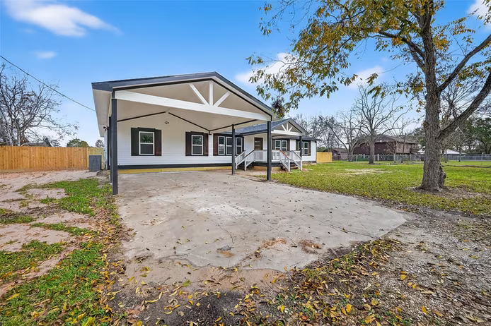 Photo 4 of 2311 8th Street, Liverpool, TX