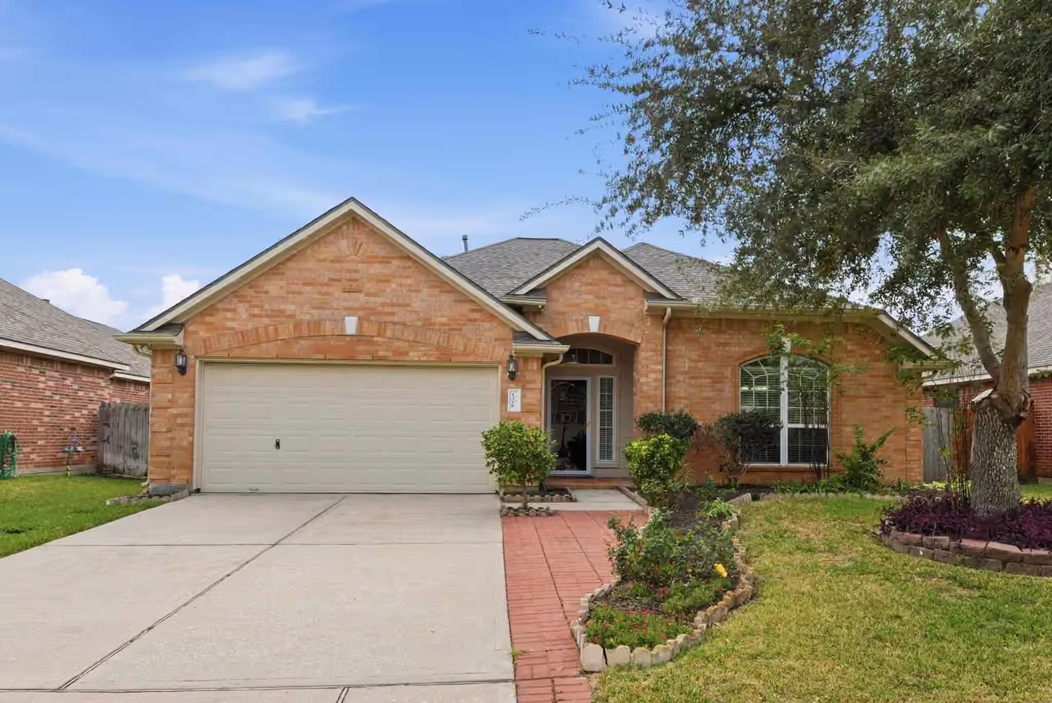 Photo 2 of 1318 Diamante Drive, Pasadena, TX