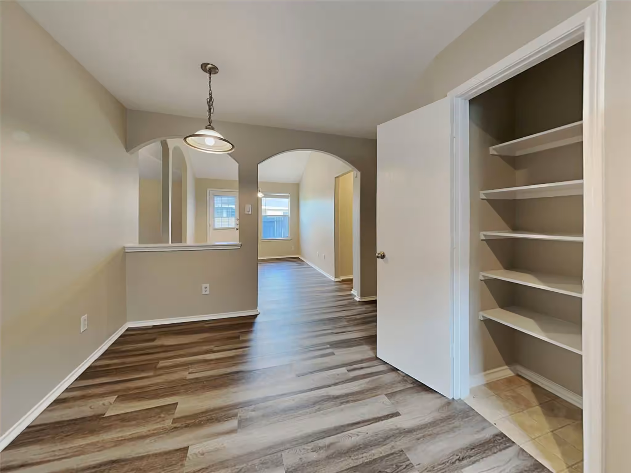 Photo 3 of 911 Lancaster Lake Drive, Houston, TX 77073