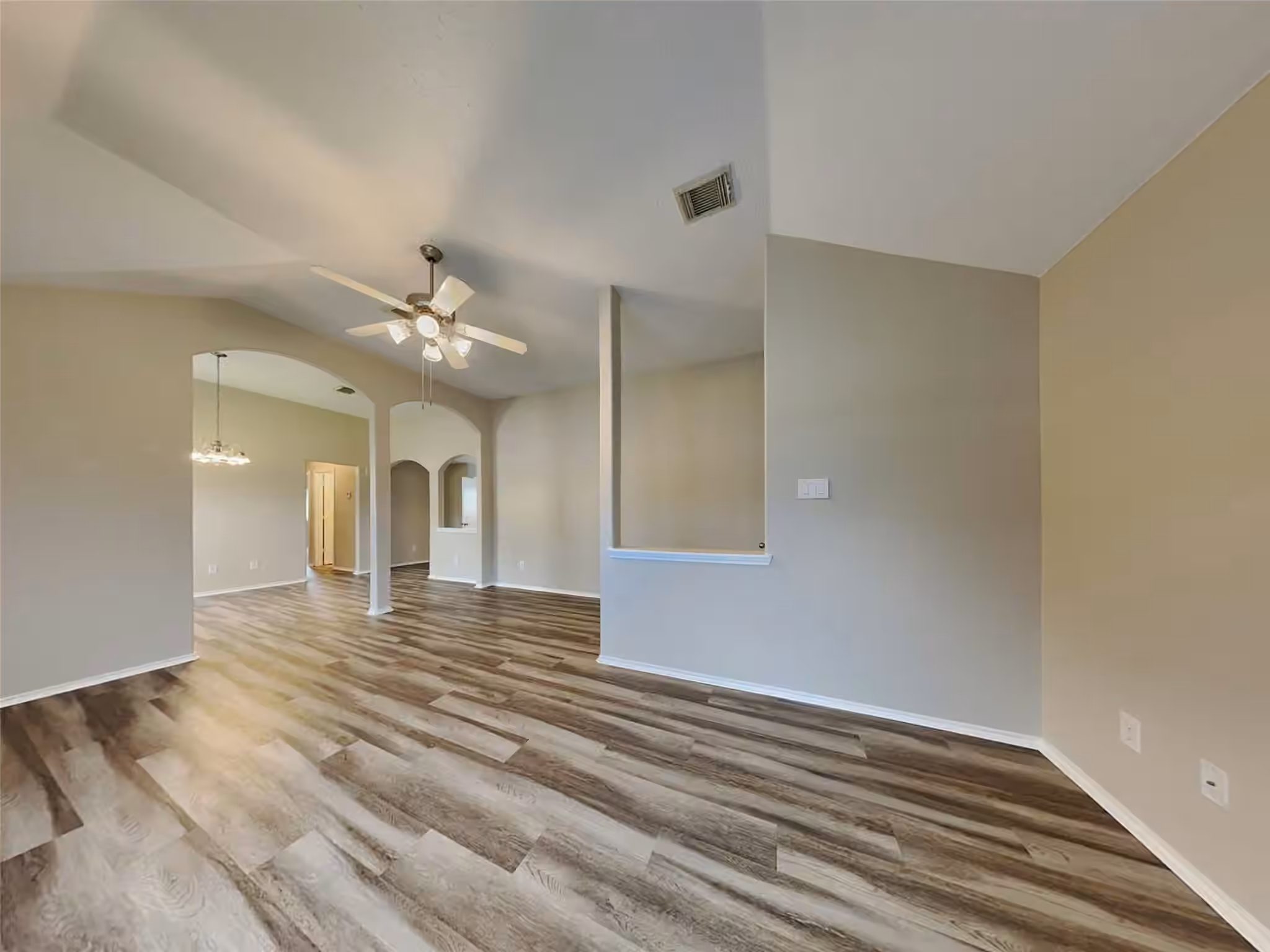 Photo 5 of 911 Lancaster Lake Drive, Houston, TX 77073