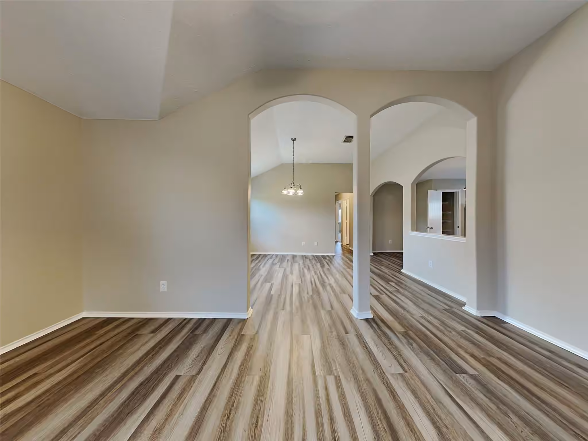 Photo 6 of 911 Lancaster Lake Drive, Houston, TX 77073