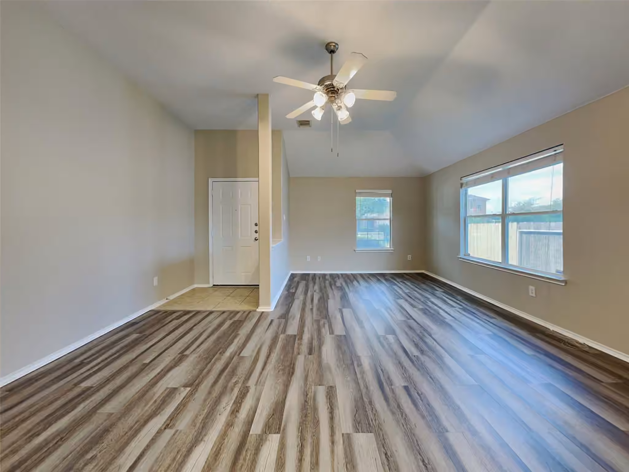 Photo 7 of 911 Lancaster Lake Drive, Houston, TX 77073