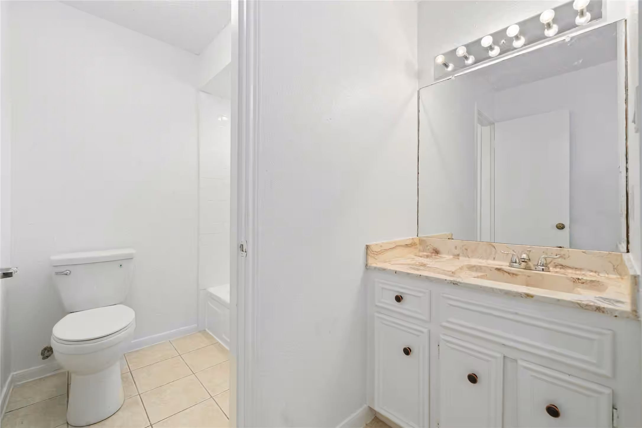 Photo 5 of 13742 Hollowgreen Drive 604, Houston, TX