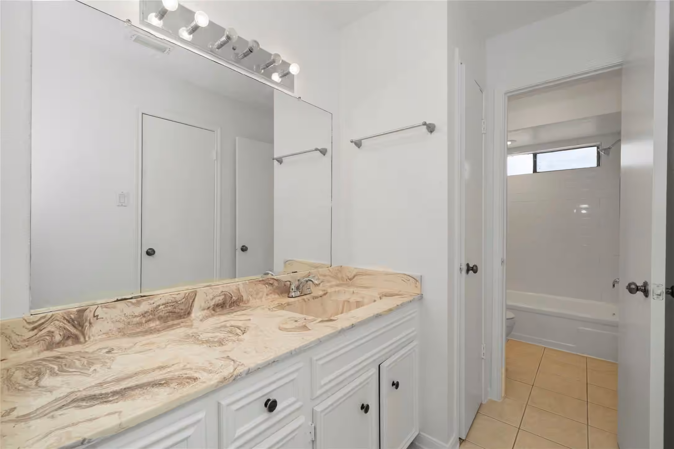 Photo 7 of 13742 Hollowgreen Drive 604, Houston, TX