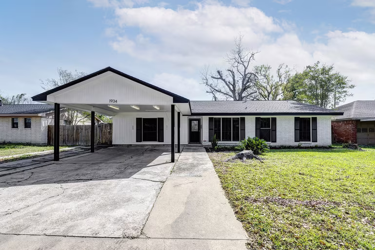 Photo of 1934 Woodvine Drive, Houston, TX 77055