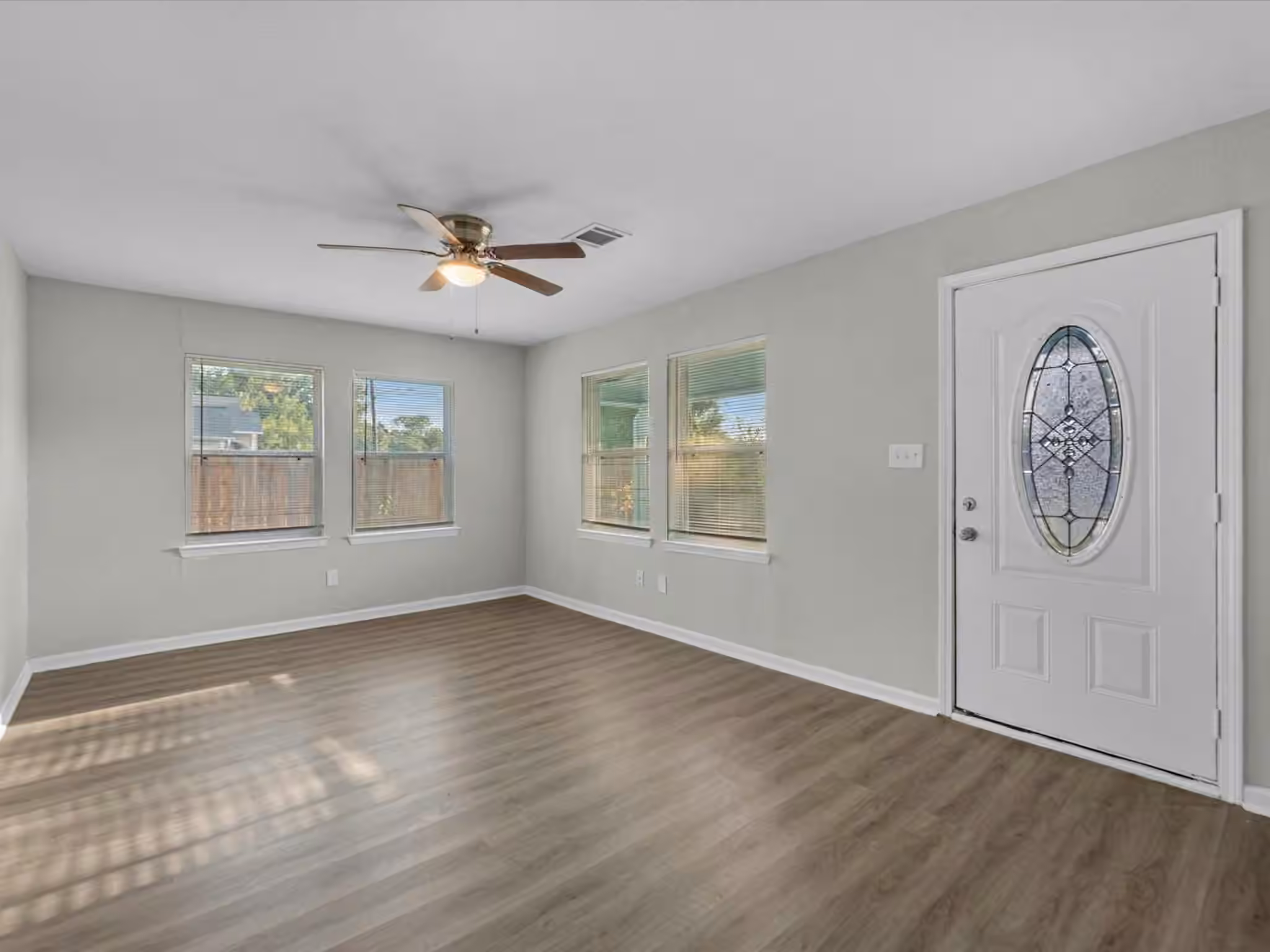 Photo 3 of 114 Weldon Street, South Houston, TX
