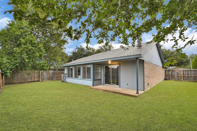 Photo 5 of 10802 Forest Leaf Drive, Sugar Land, TX