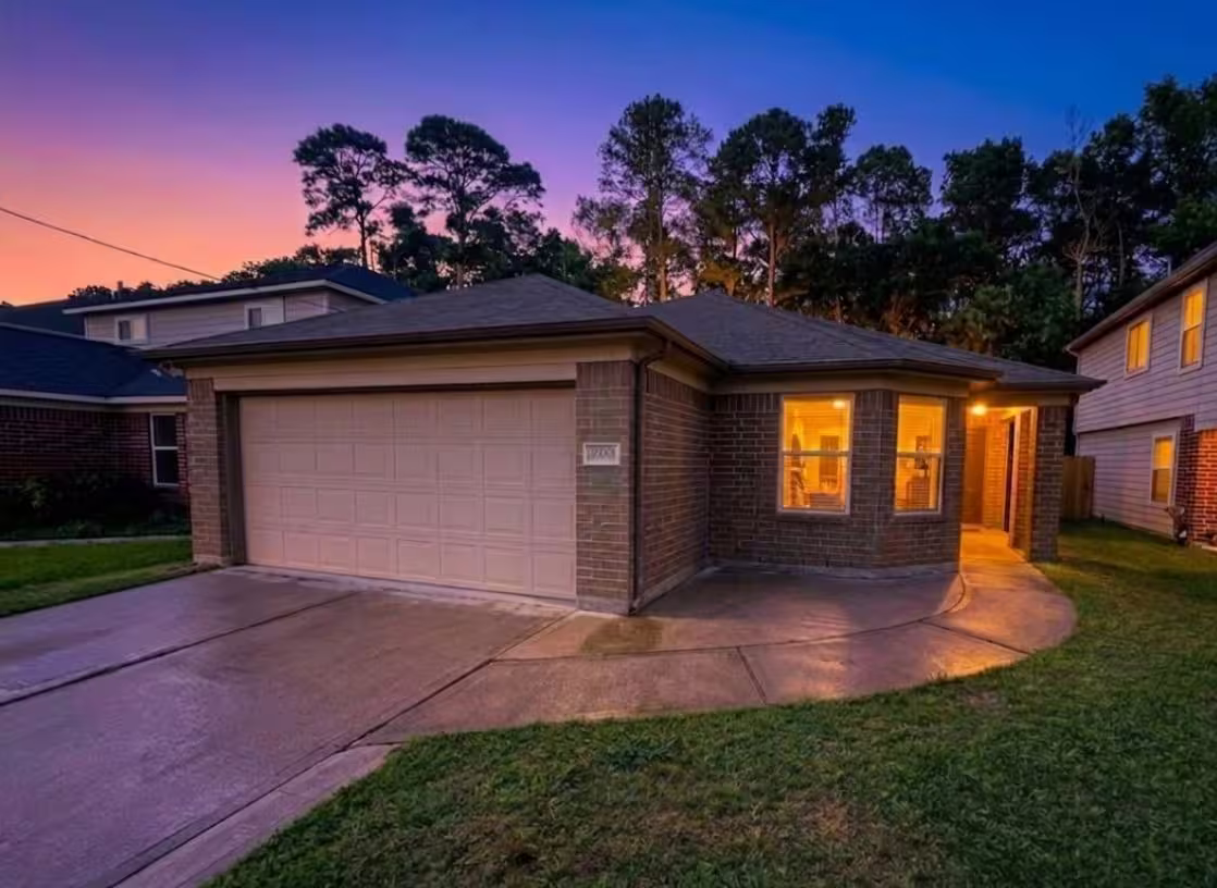 Photo 2 of 9949 Kingfisher Drive, Conroe, TX
