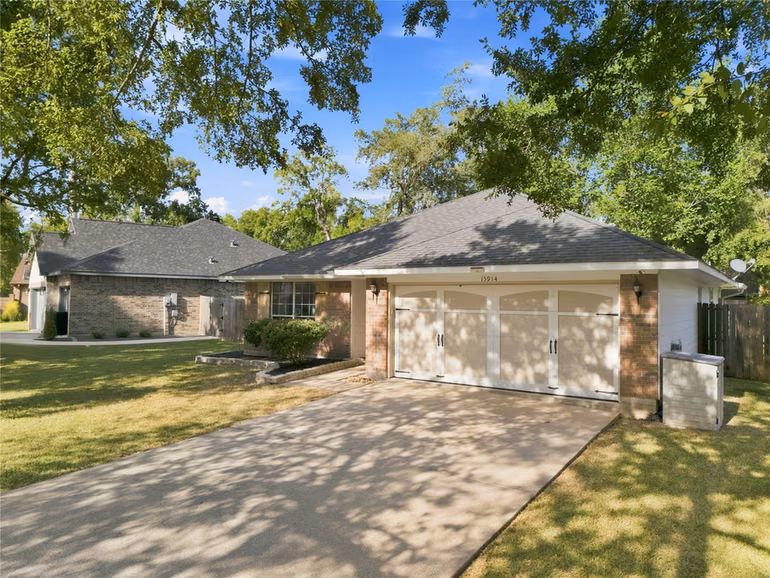 Photo 4 of 15914 Castaway Court, Crosby, TX