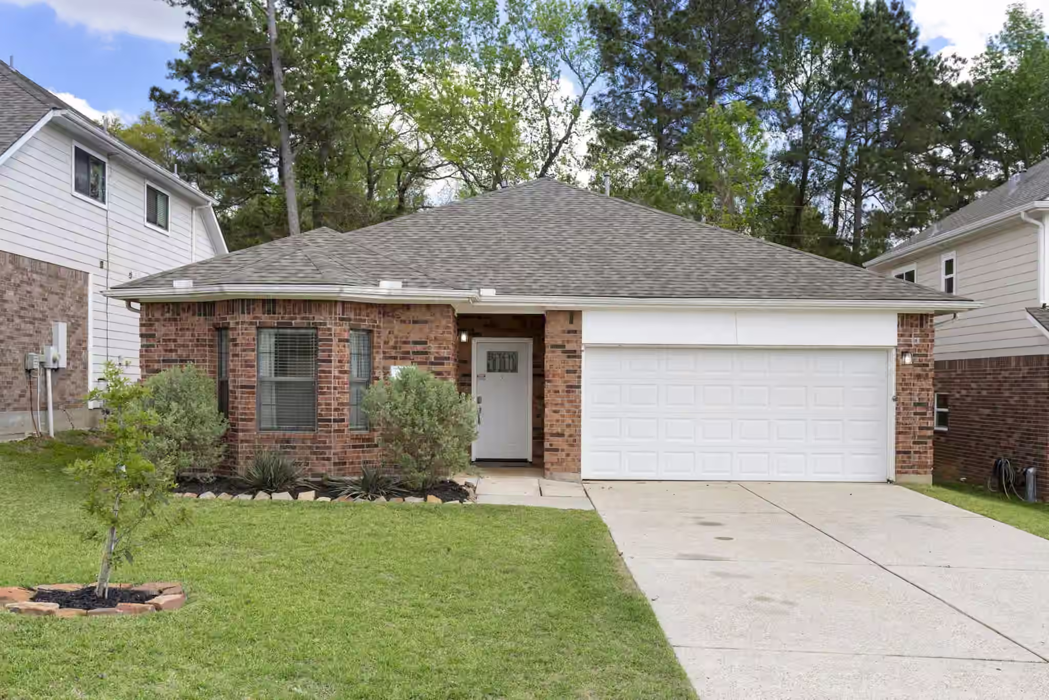 Photo 2 of 8022 N Tarrytown Crossing Drive, Conroe, TX