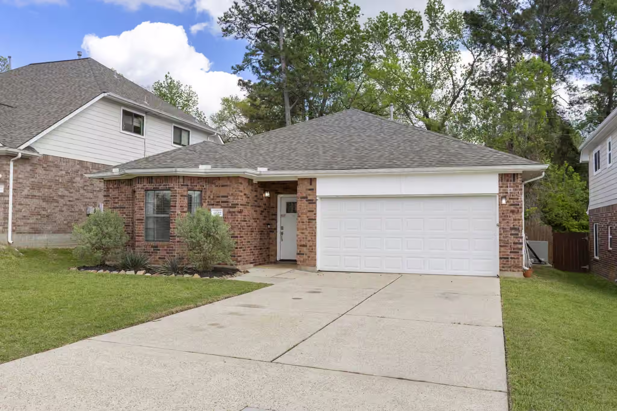 Photo 3 of 8022 N Tarrytown Crossing Drive, Conroe, TX