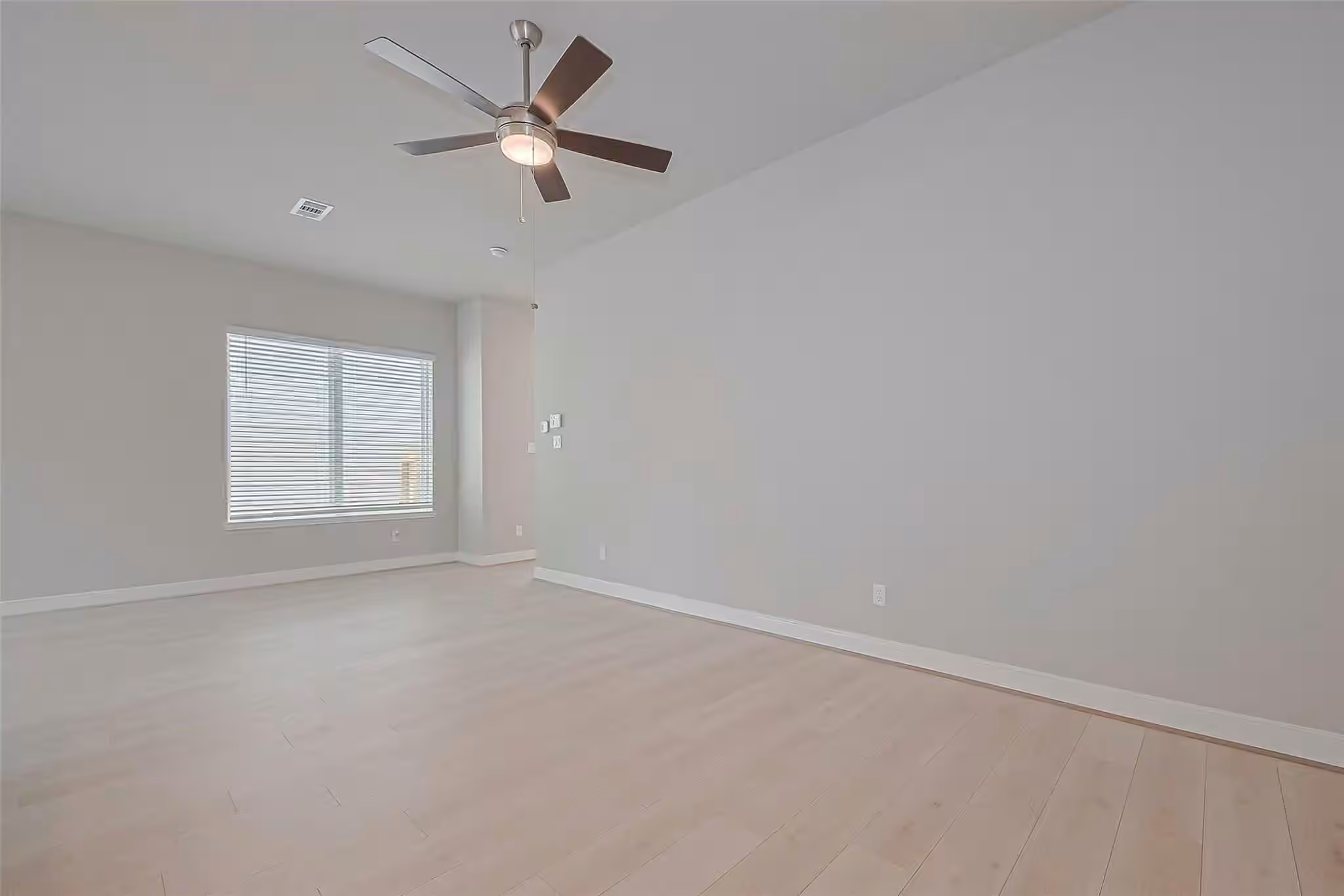 Photo 6 of 8933 Grovner Place, Houston, TX