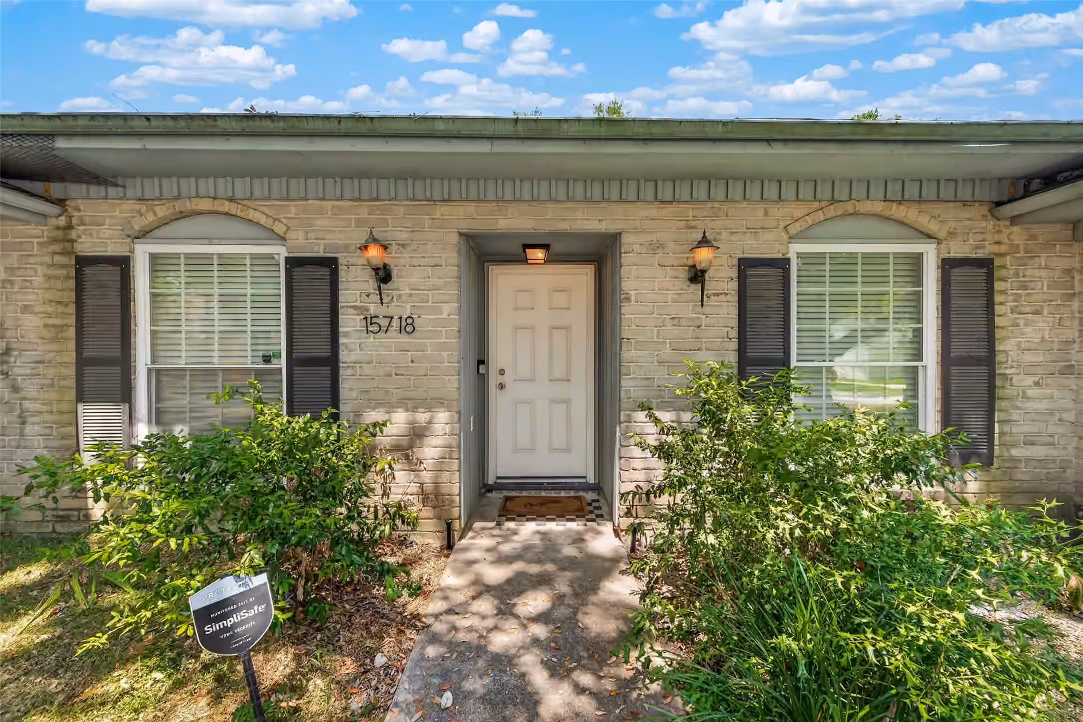 Photo 4 of 15718 Tumbling Rapids Drive, Houston, TX