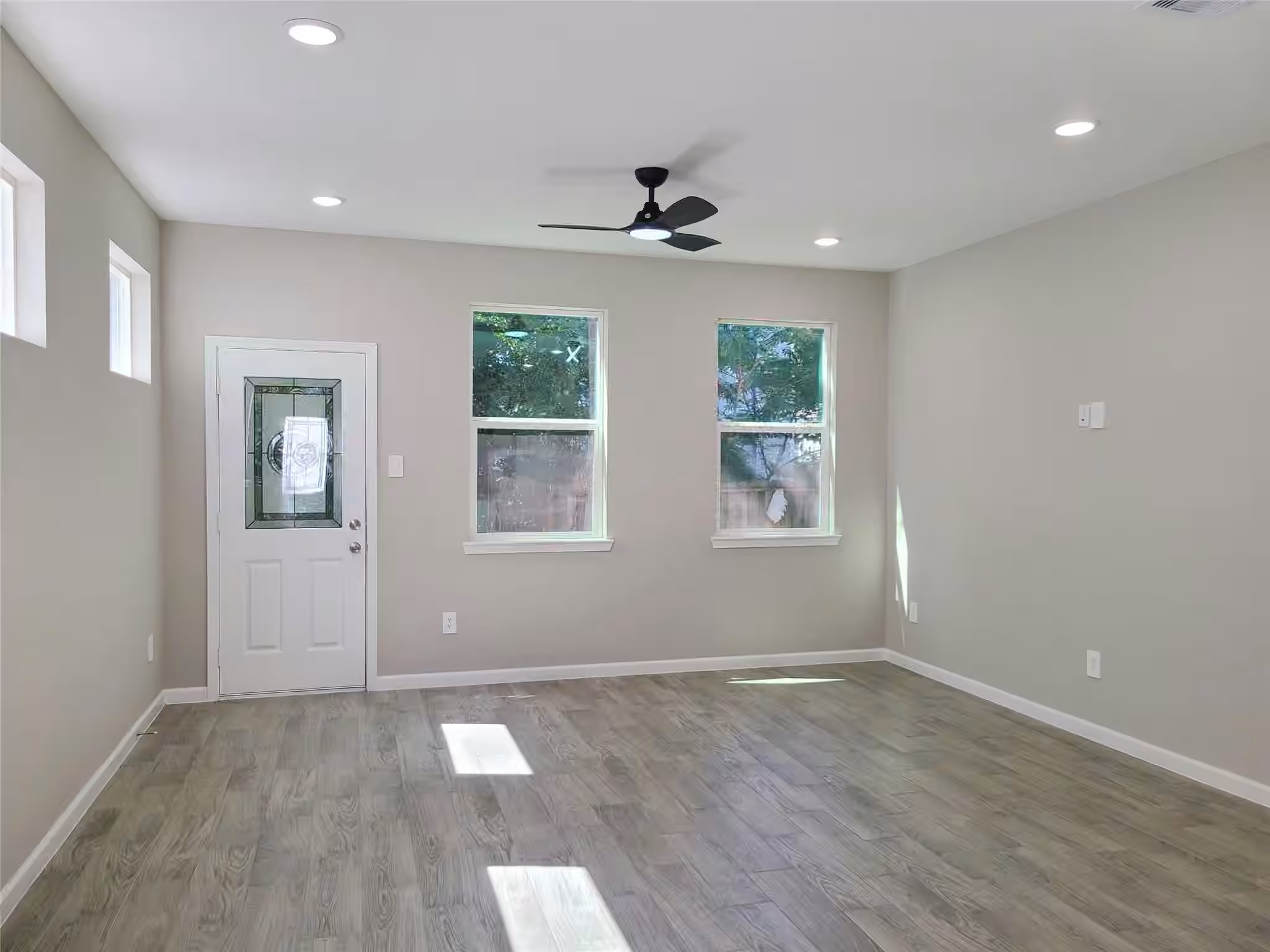 Photo 3 of 11378 Underwood Street, Willis, TX