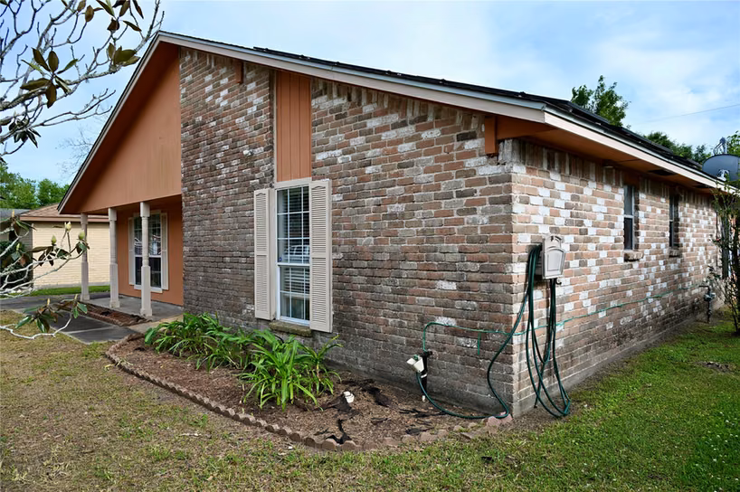 Photo 3 of 252 Bastrop Street, Angleton, TX