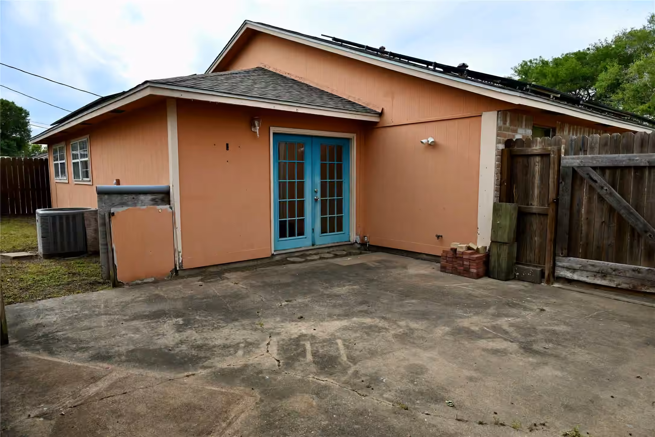 Photo 5 of 252 Bastrop Street, Angleton, TX