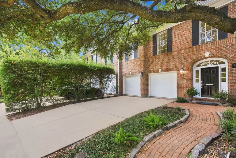 Photo of 5597 Beverlyhill Street, Houston, TX 77056