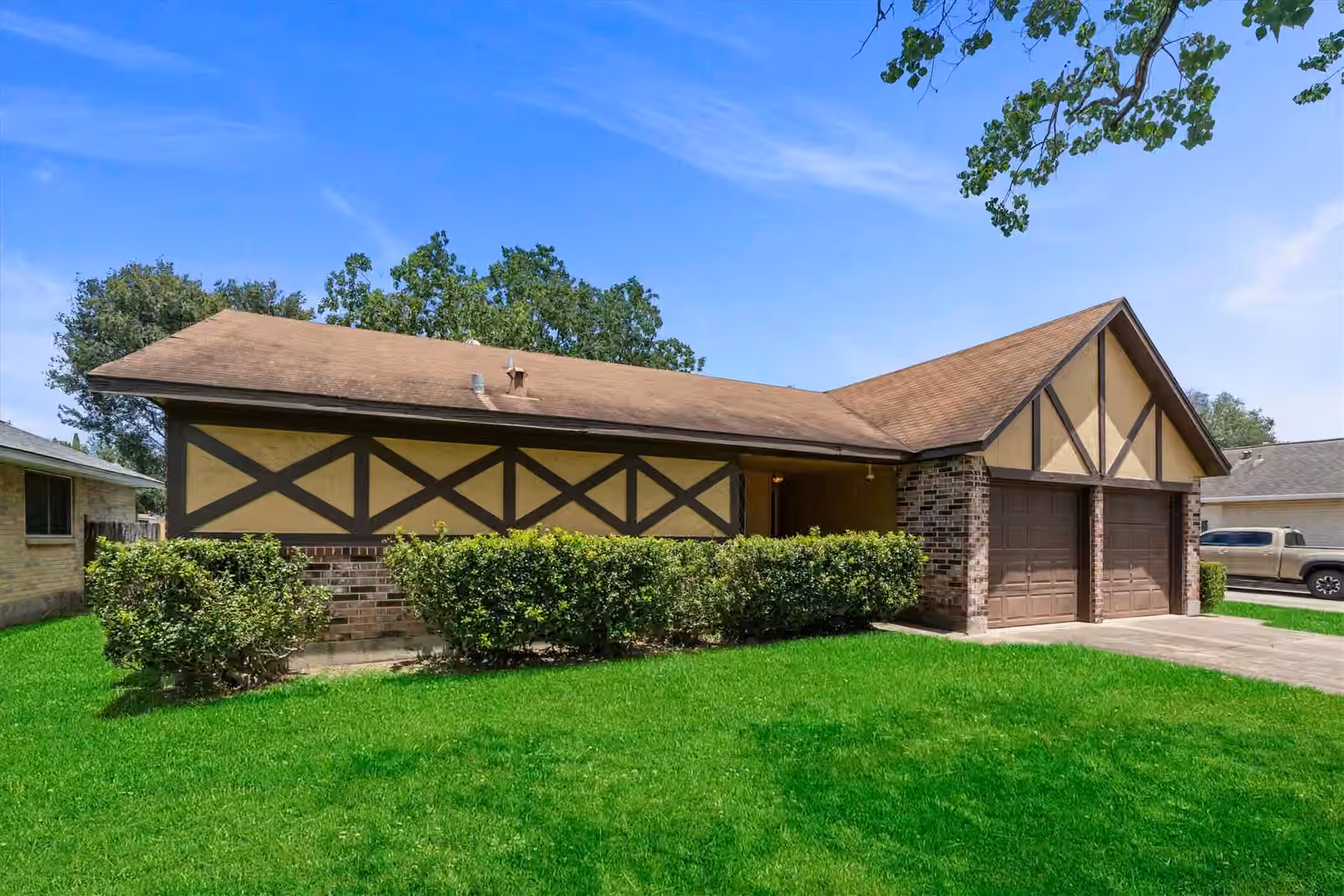 Photo 3 of 2502 Woodwild Drive, Houston, TX