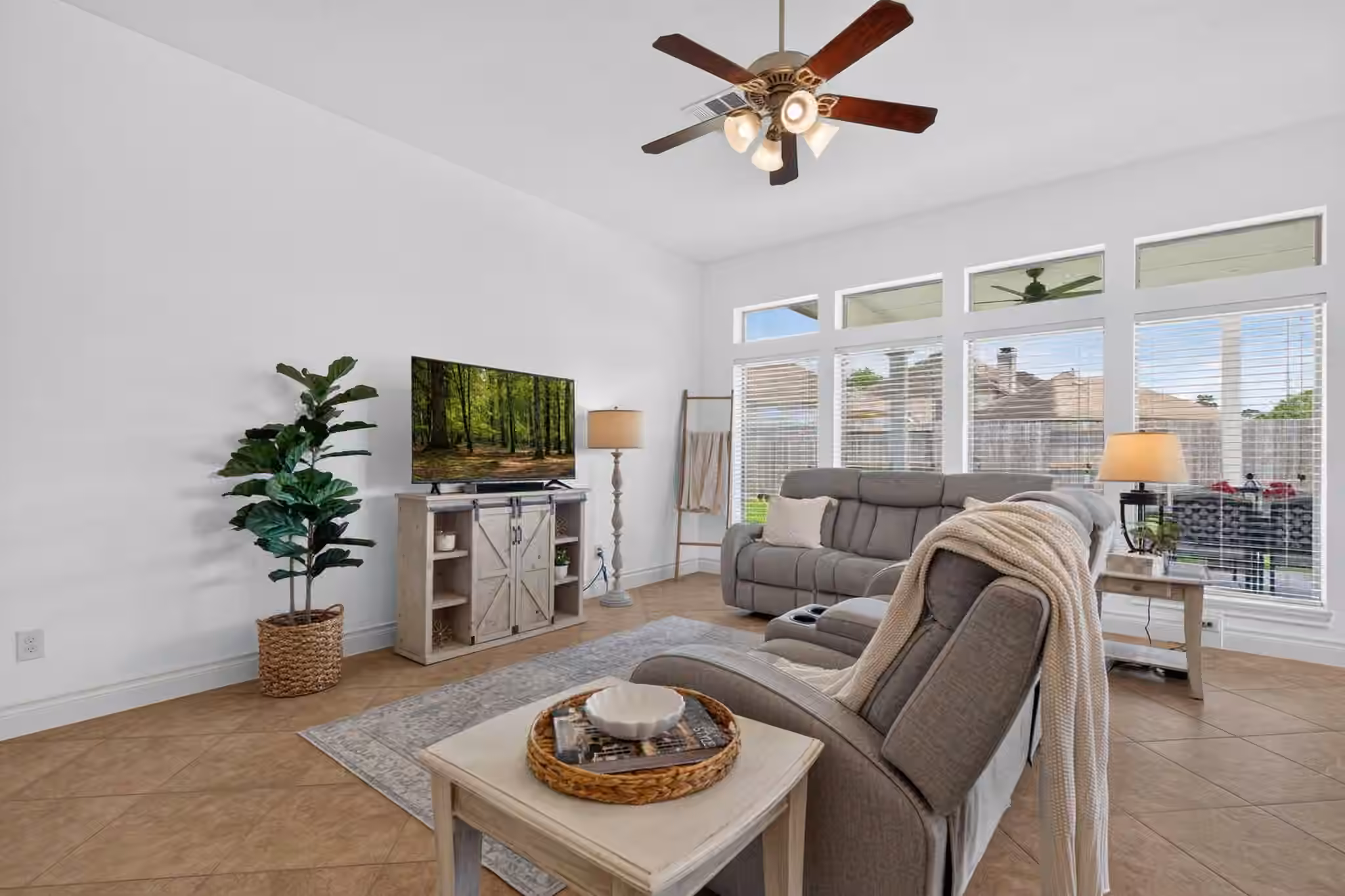 Photo 6 of 31806 Oak Thicket Court, Conroe, TX