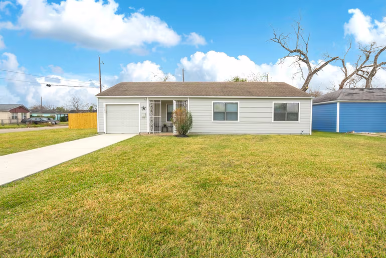 Photo 2 of 4901 Richfield Lane, Houston, TX