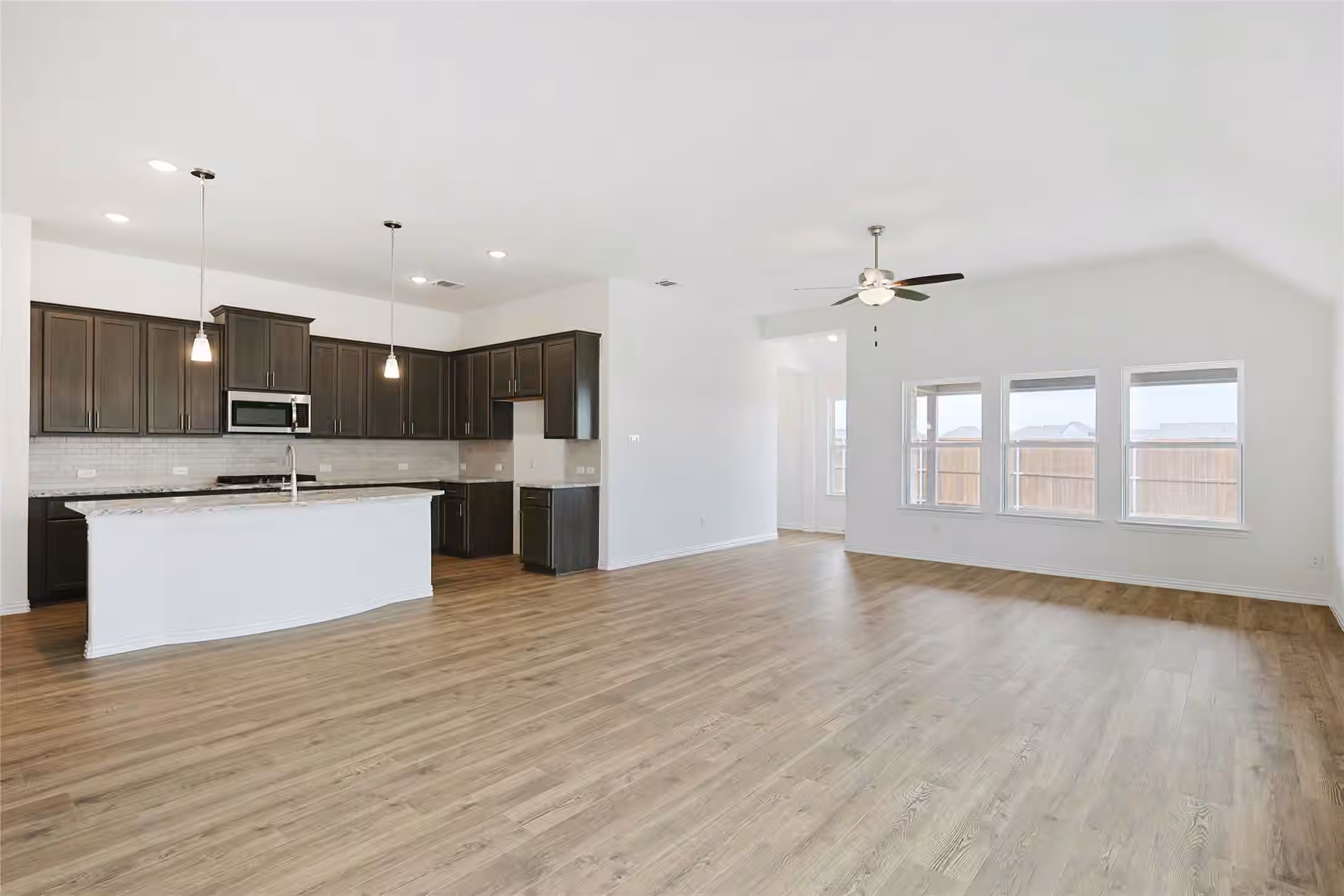 Photo 4 of 401 Magnolia View Drive, Brookshire, TX