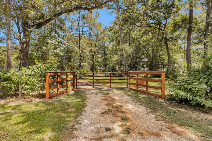 Photo of 10331 Iron Ore Road, Conroe, TX 77303