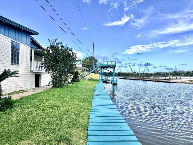Photo 3 of 27 Marlin Lane, Baytown, TX