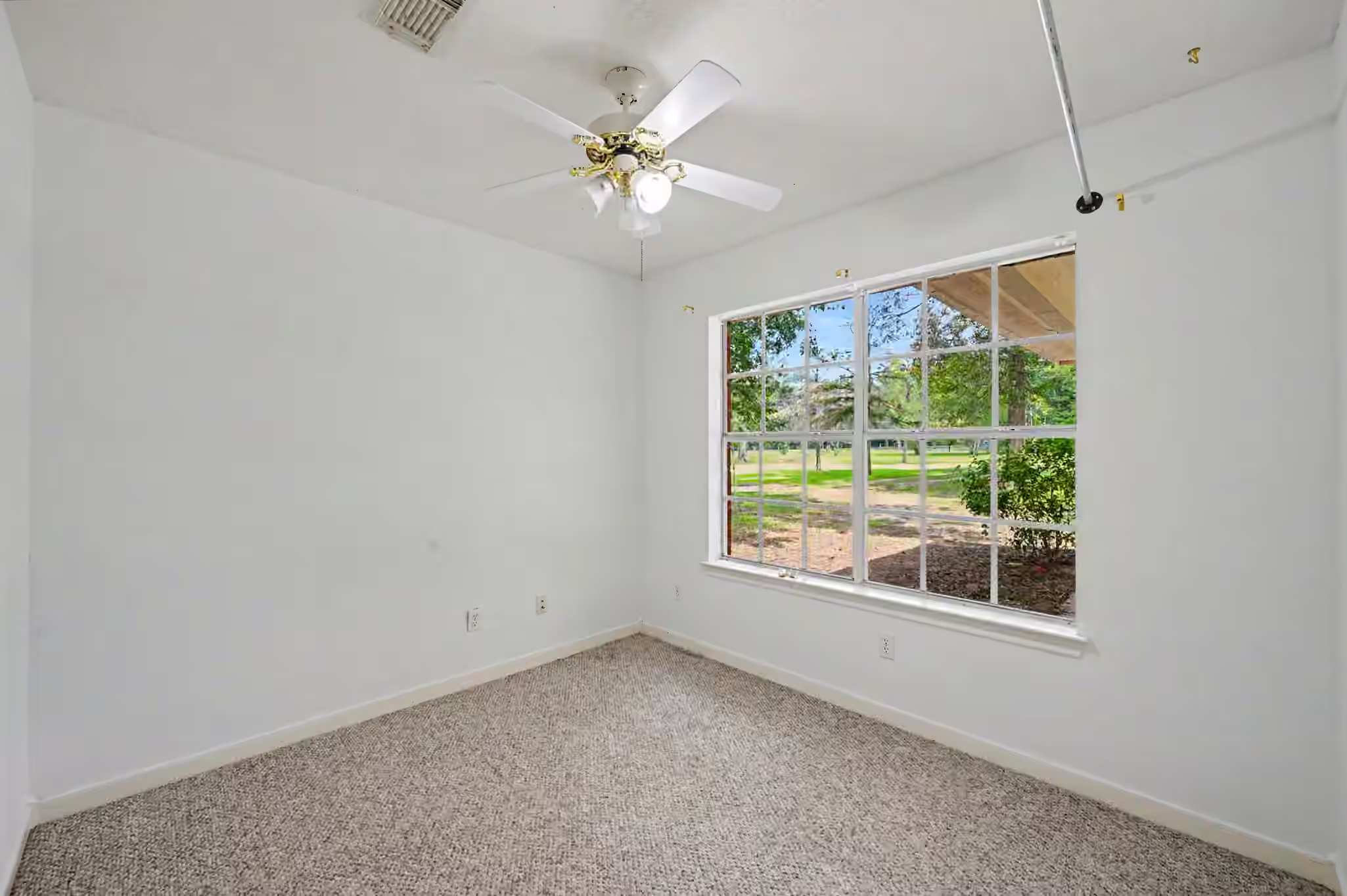 Photo 6 of 10690 Tanyard Road, Willis, TX
