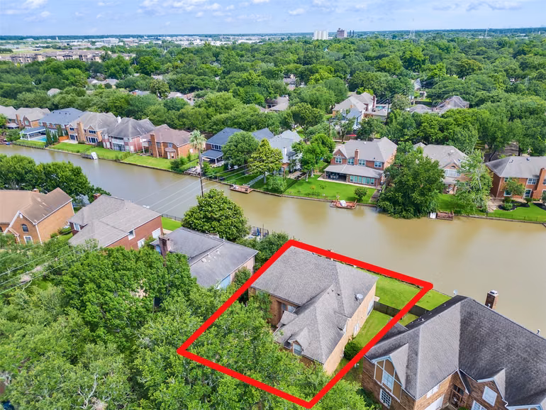 Photo 4 of 1127 Gloria Court, Sugar Land, TX