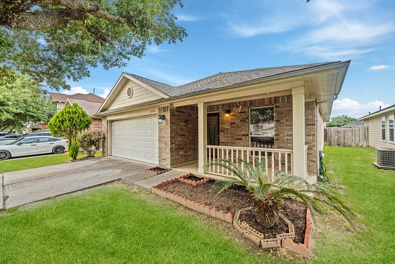 Photo 2 of 18926 Telford Way, Tomball, TX