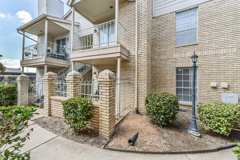 Photo 3 of 12550 Whittington Drive 303, Houston, TX 77077