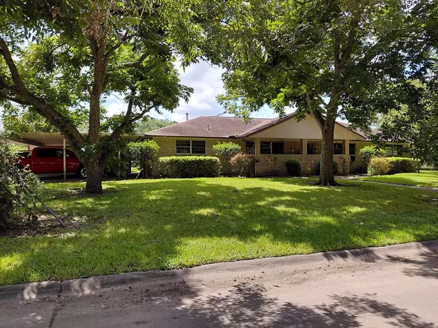 Photo of 736 Northridge Street, Angleton, TX