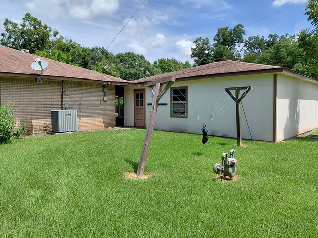 Photo 5 of 736 Northridge Street, Angleton, TX