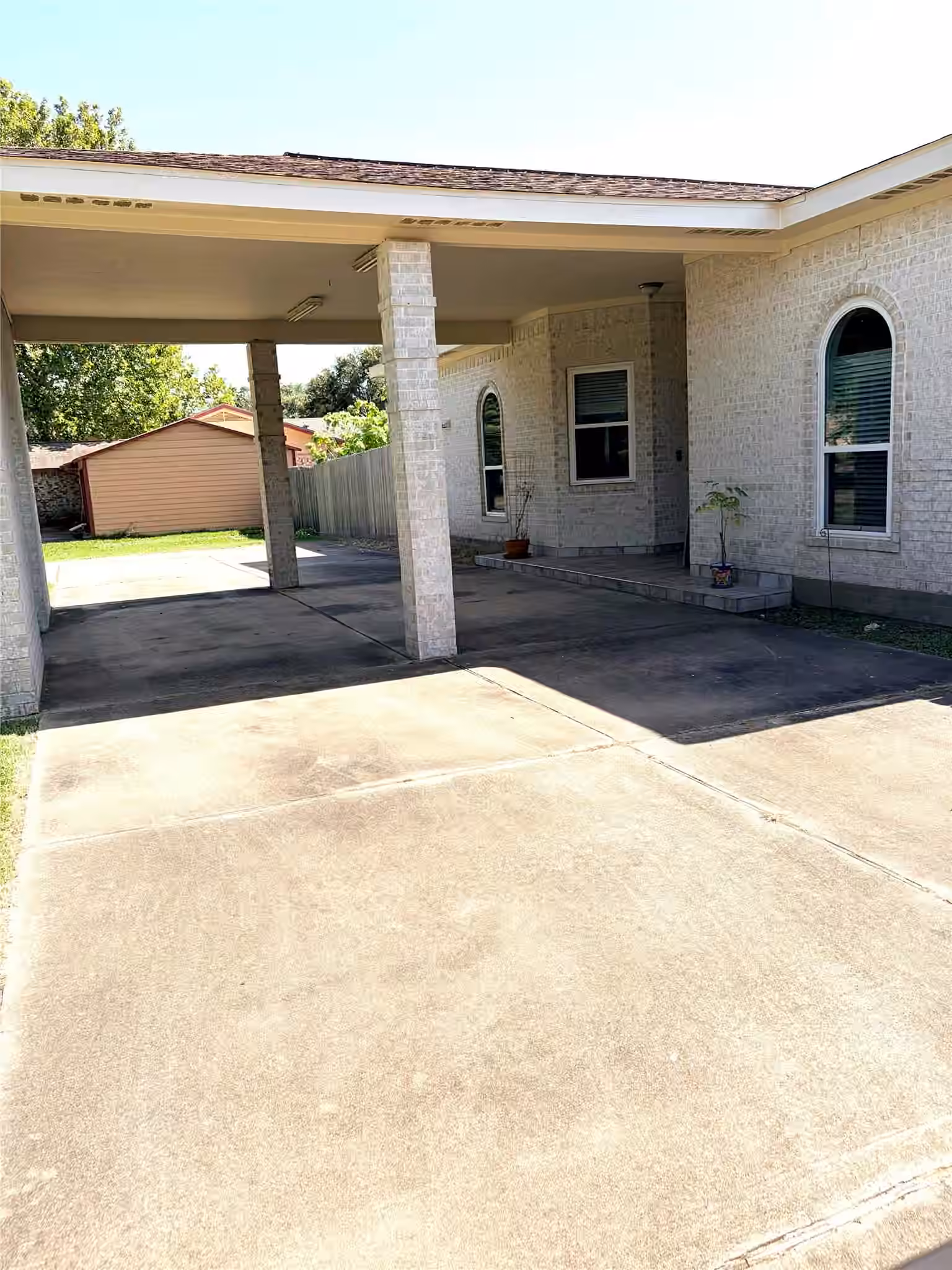 Photo 3 of 3230 W Meadow Lane, Dickinson, TX