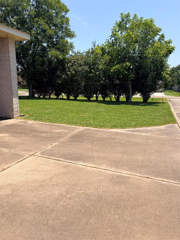 Photo 6 of 3230 W Meadow Lane, Dickinson, TX