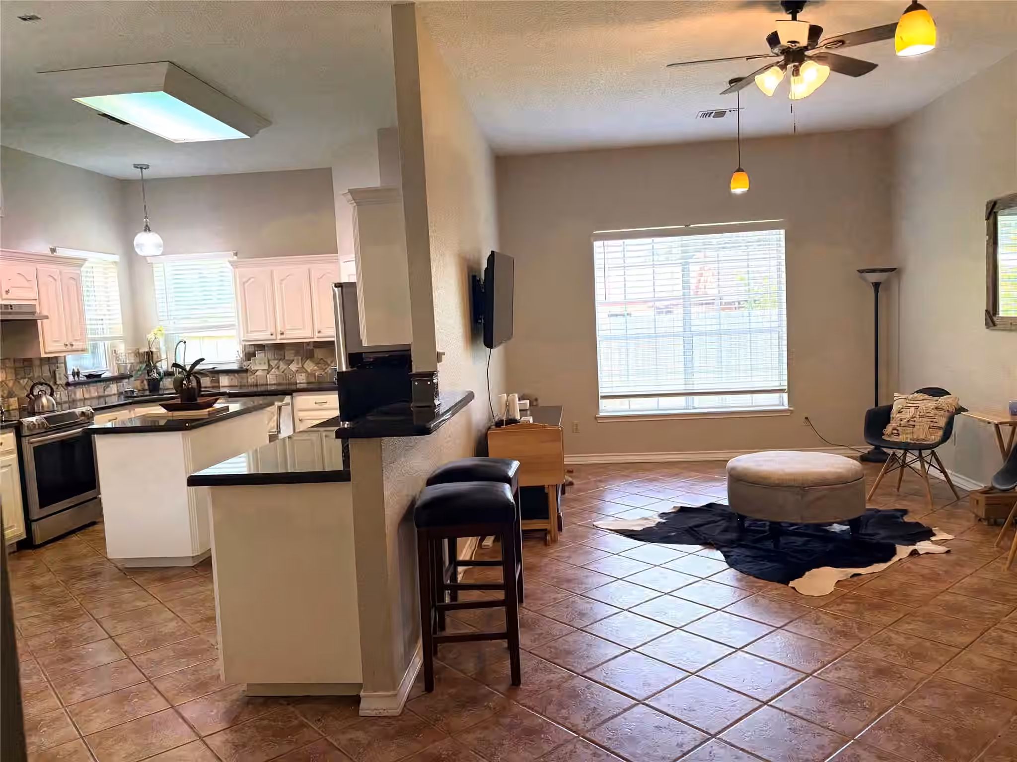 Photo 7 of 3230 W Meadow Lane, Dickinson, TX