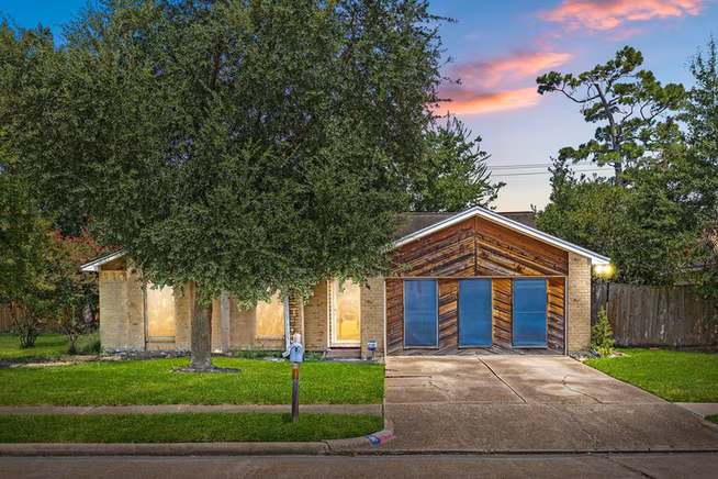 Photo of 1346 Castle Glen Drive, Houston, TX 77015