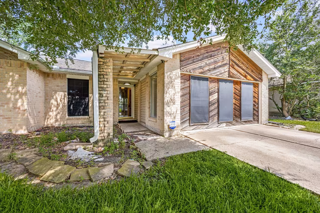 Photo 6 of 1346 Castle Glen Drive, Houston, TX