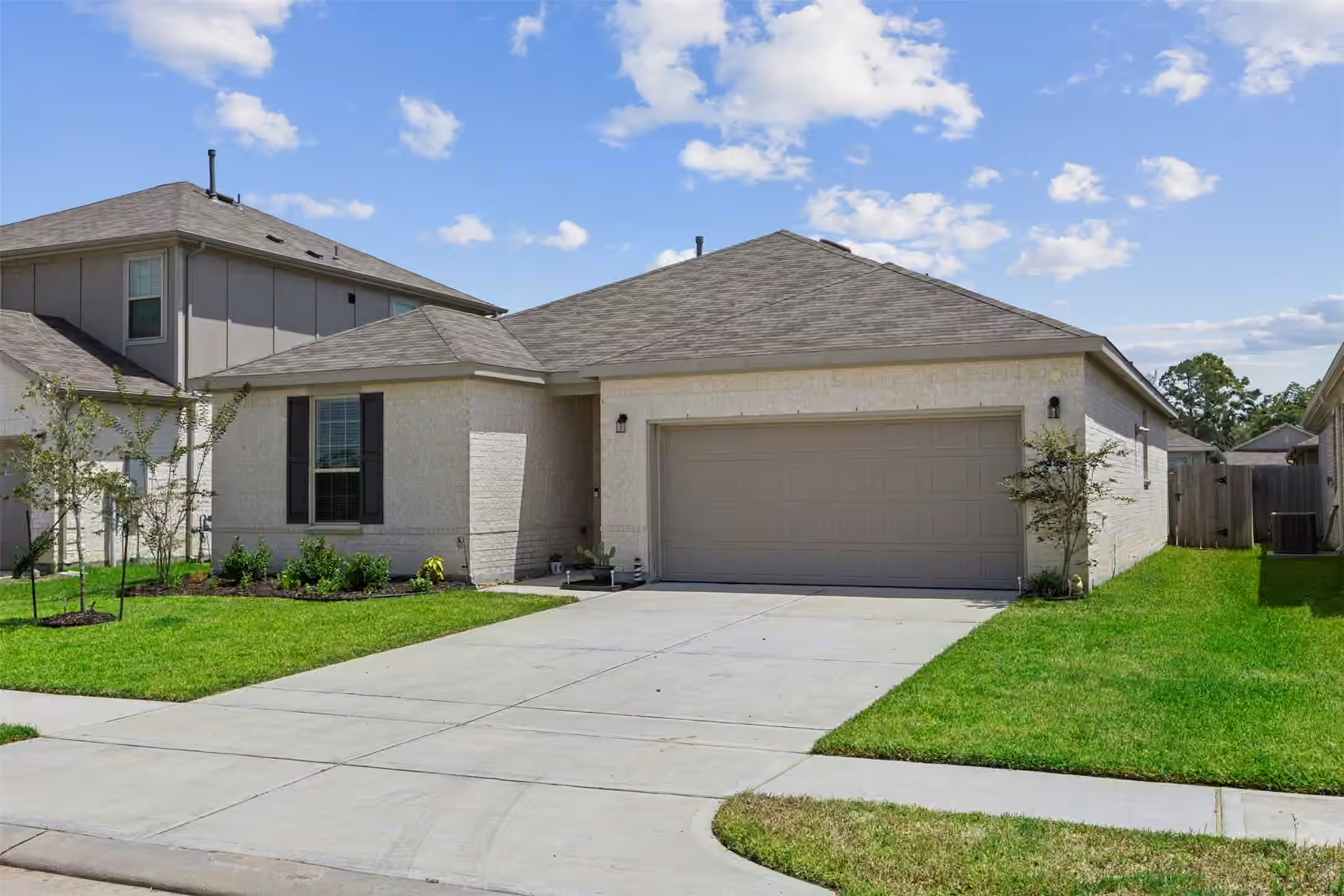 Photo of 338 Paso Fino Drive, Alvin, TX