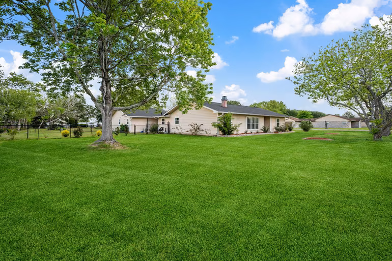 Photo 3 of 1539 Sterling Drive, Baytown, TX